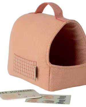 Maileg - Pet carrier - Coral SS26